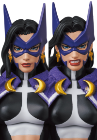 MAFEX HUNTRESS (BATMAN:HUSH) 4