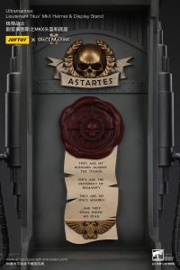 Ultramarines Lieutenant Titus' MKX Helmet & Display Stand 3