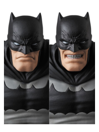 MAFEX BATMAN (The Dark Knight Returns) 4