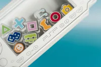 GOOD SMILE COMPANY PSP™ (PlayStation™Portable) Rattle Acrylic Keychain: White Ver. - Video Games - photo 5
