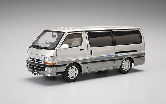 DIECAST MODEL CAR: 1/24 HIACE VAN(TYPE-100) SUPER-GL FINAL MODEL(MARVELOUS SILVER TONING) (TOYOTA)