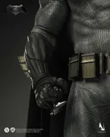 Queen Studios INART – Batman v Superman: Dawn of Justice - Batman 1/6 Collectible Figure - DC Comics - photo 10