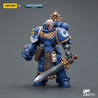 Ultramarines Lieutenant with Power Fist 5