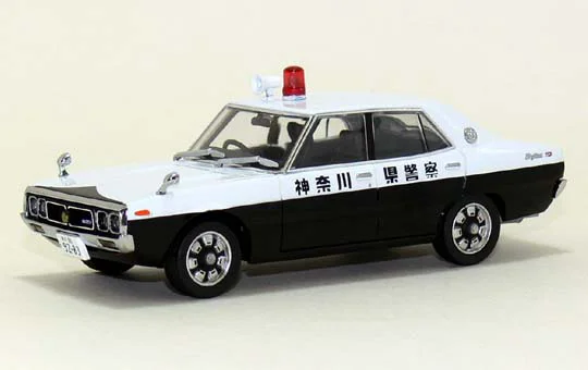 Aoshima DIECAST MODEL CAR: 1/43 GC110 YONMERI SKYLINE 2000GT EARLY Ver. PATROL CAR KANAGAWA POLICE - Scale Kits