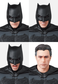MAFEX BATMAN (ZACK SNYDER'S JUSTICE LEAGUE VER.) 11