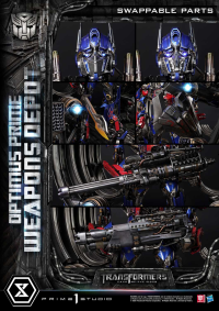 Museum Masterline Transformers: Dark of the Moon (Film) Optimus Prime Weapons Depot Bonus Version 34