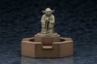 YODA™ FOUNTAIN STATUE 1