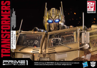 Premium Masterline Transformers: Generation 1 Optimus Prime Gold Version 23