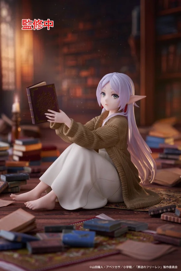 TAITO Frieren: Beyond Journey's End Desktop Cute Figure - Frieren (Roomwear Ver.) - Frieren: Beyond Journey's End