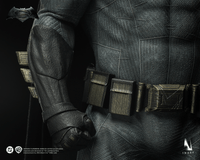 INART – Batman v Superman: Dawn of Justice - Batman 1/6 Collectible Figure 11