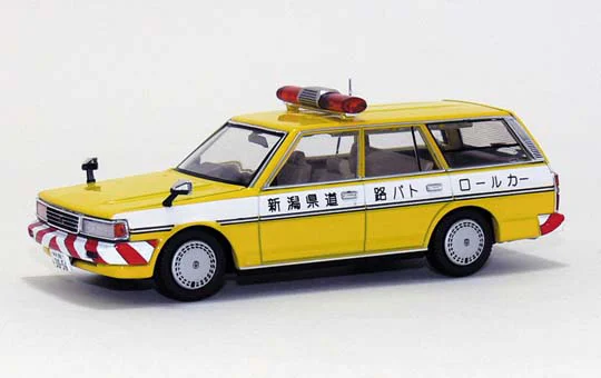 Aoshima DIECAST MODEL CAR: 1/43 YX76V MARKII VAN High Way Public of Patrol Car (TOYOTA) - Scale Kits