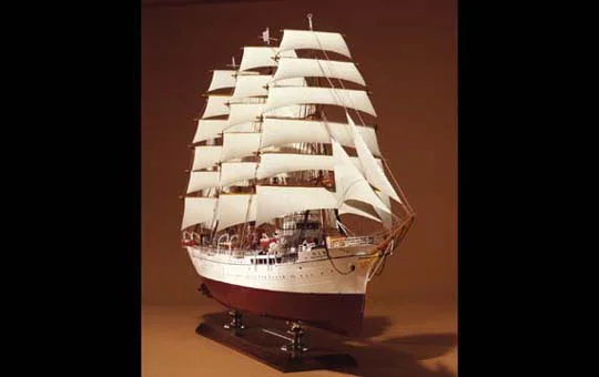 Aoshima EXTRA BIG SAILING SHIP: 1/100 KAIWO MARU - Scale Kits