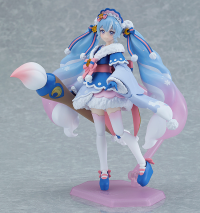 figma Snow Miku: Serene Winter ver. 5