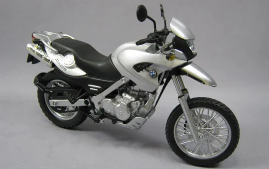 Aoshima 1/12 TOYABI DIECAST MOTORCYCLE: 1/12 BMW F650GS (Silver) - Scale Figures