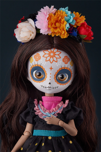 Harmonia bloom Seasonal Doll Gabriela 5