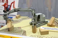 [SW04] 1:35 HITACHI DOUBLE ARM WORKING MACHINE ASTACO NEO 16