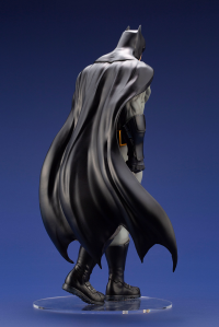 BATMAN: LAST KNIGHT ON EARTH BATMAN ARTFX STATUE 18