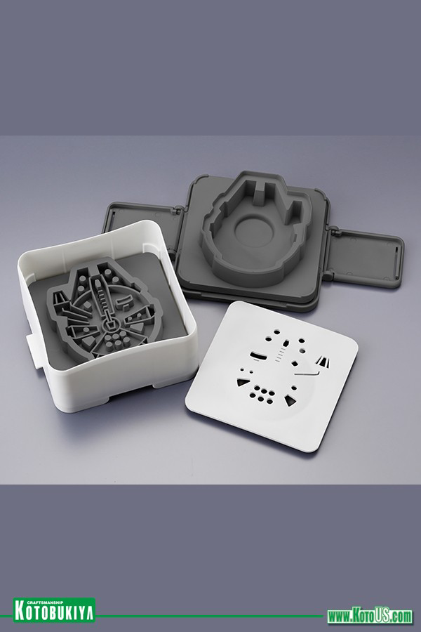 STAR WARS MILLENNIUM FALCON SANDWICH SHAPER