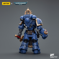 Ultramarines Lieutenant with Power Fist 4