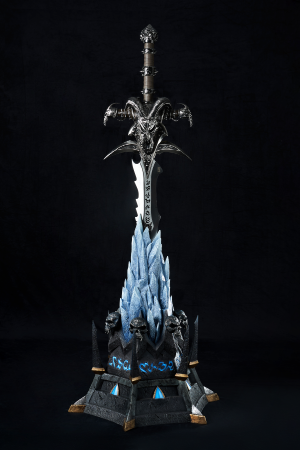 World of Warcraft® Frostmourne Sword Ice Pedestal
