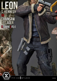 Ultimate Premium Masterline Resident Evil 4 Leon S. Kennedy versus Chainsaw Villager 3